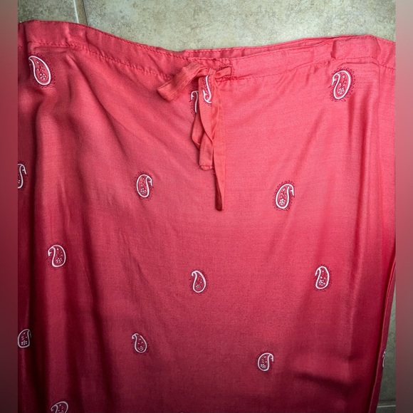Ombré Red Paisley Skirt | Small - Picture 2 of 7